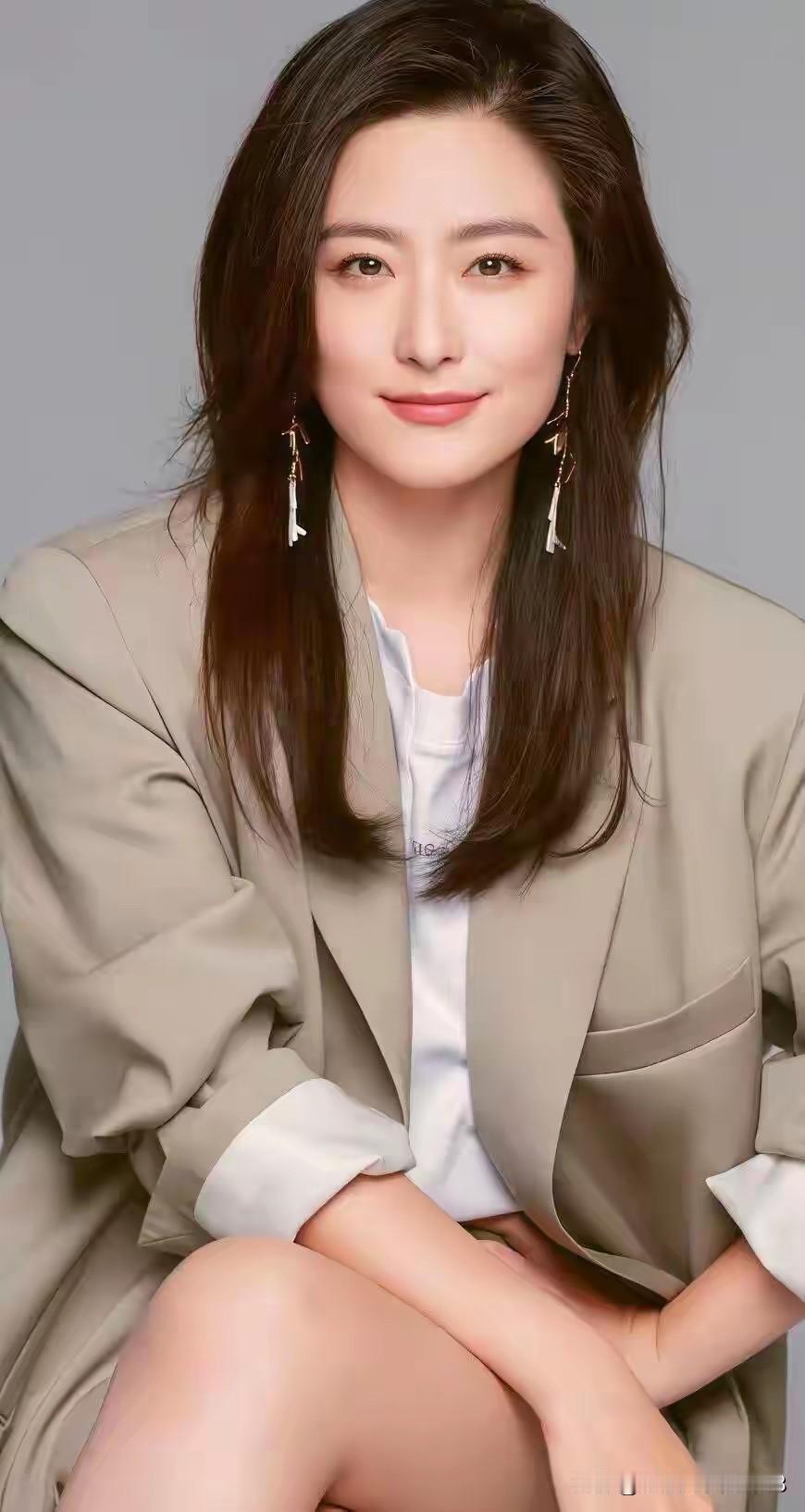她的颜值比宋佳高，气质比曾黎好，但出演过很多影视剧作品的她却一直红不起来？你
