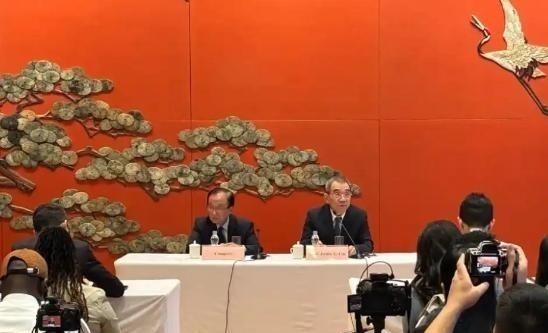 中美一旦停止贸易，那么中国将不再进口美国的任何一样东西，这样的做法看似是伤敌一千