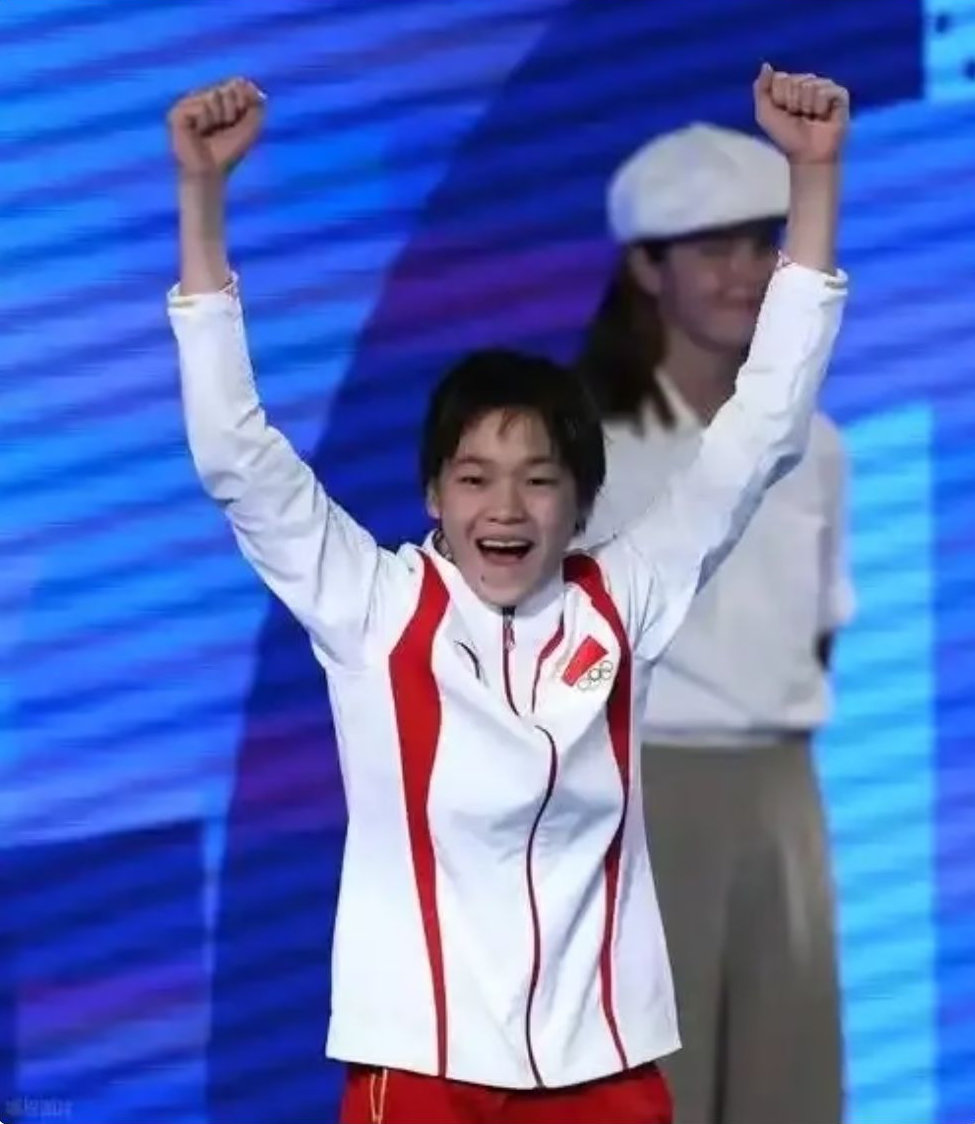 心愿难达成？全红婵老家新房正式停工，原因曝光，爸爸无奈，选择携妻子外出