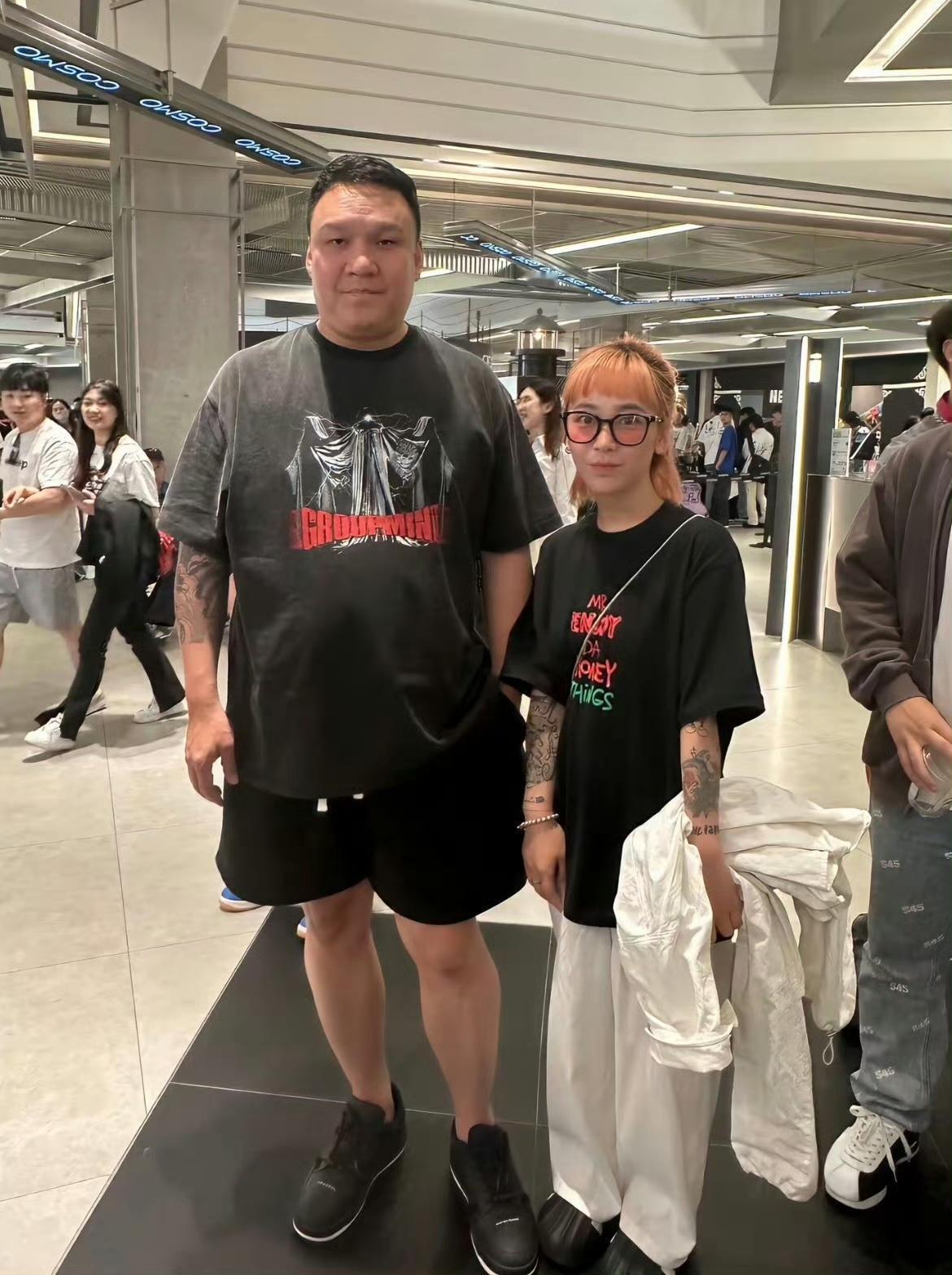车澈瘦成这样了？谁能想到。昨天那张近照刷出来，我第一反应是P的。那个《中国说