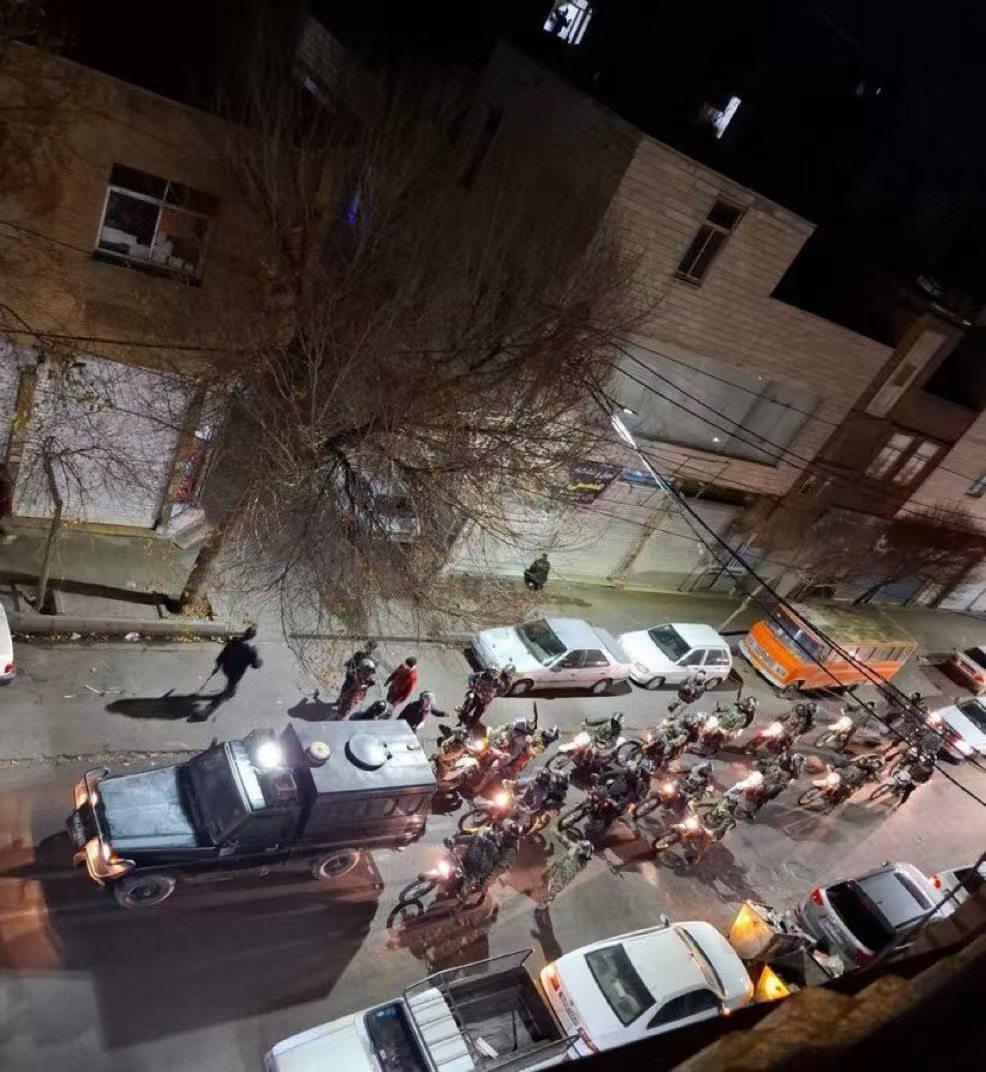 伊朗最多3天大规模行动，就压制了大批伊朗反对派！伊朗根本就不靠特种警察力量，而是