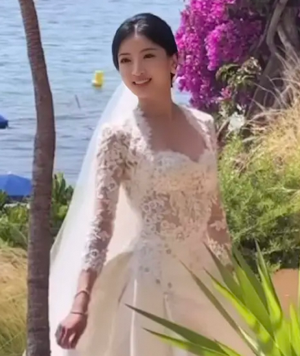 陈可欣再婚外籍俊男，回顾其第一段婚姻因亲热照风波告终