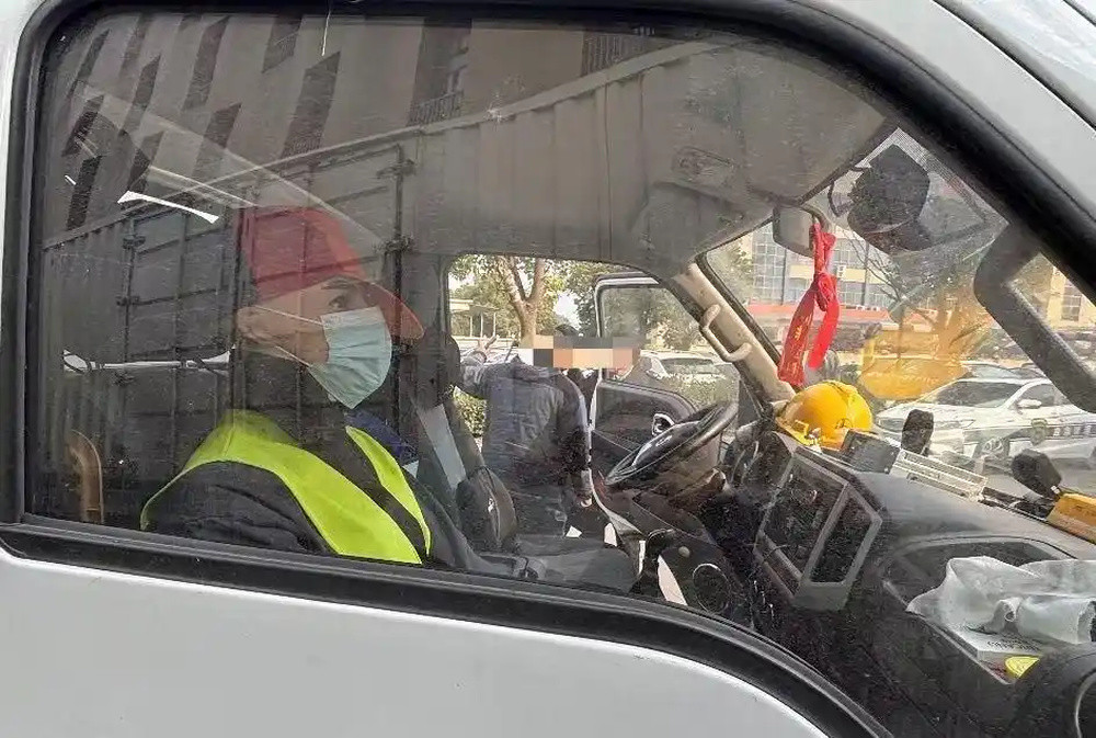 工人日报刊文谈“假人押运”危化品: 为监管部门敲响警钟