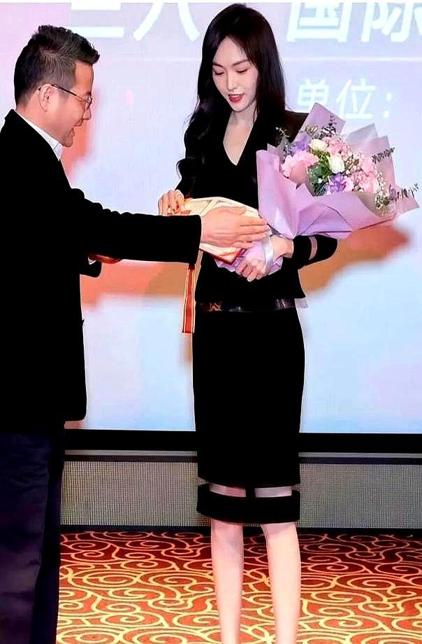 真没想到，女演员最大的麻烦竟然是身高。唐嫣172cm，跟男演员搭戏，镜头老对