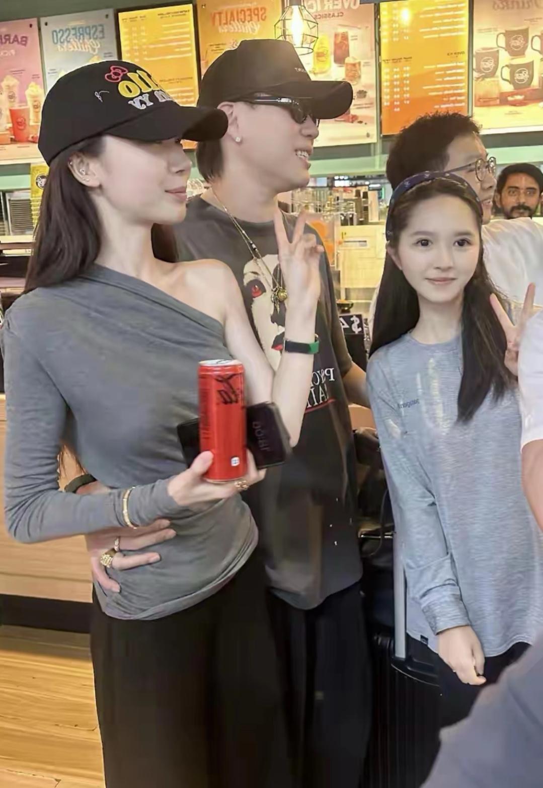 胡彦斌和易梦玲这波机场同框也太实锤了！之前马尔代夫接吻照还说是AI，现在俩人直接