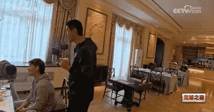 中国足球真是活该落后、失败！！据悉最近《足球之夜》播出了中国男足新任主帅邵佳一的