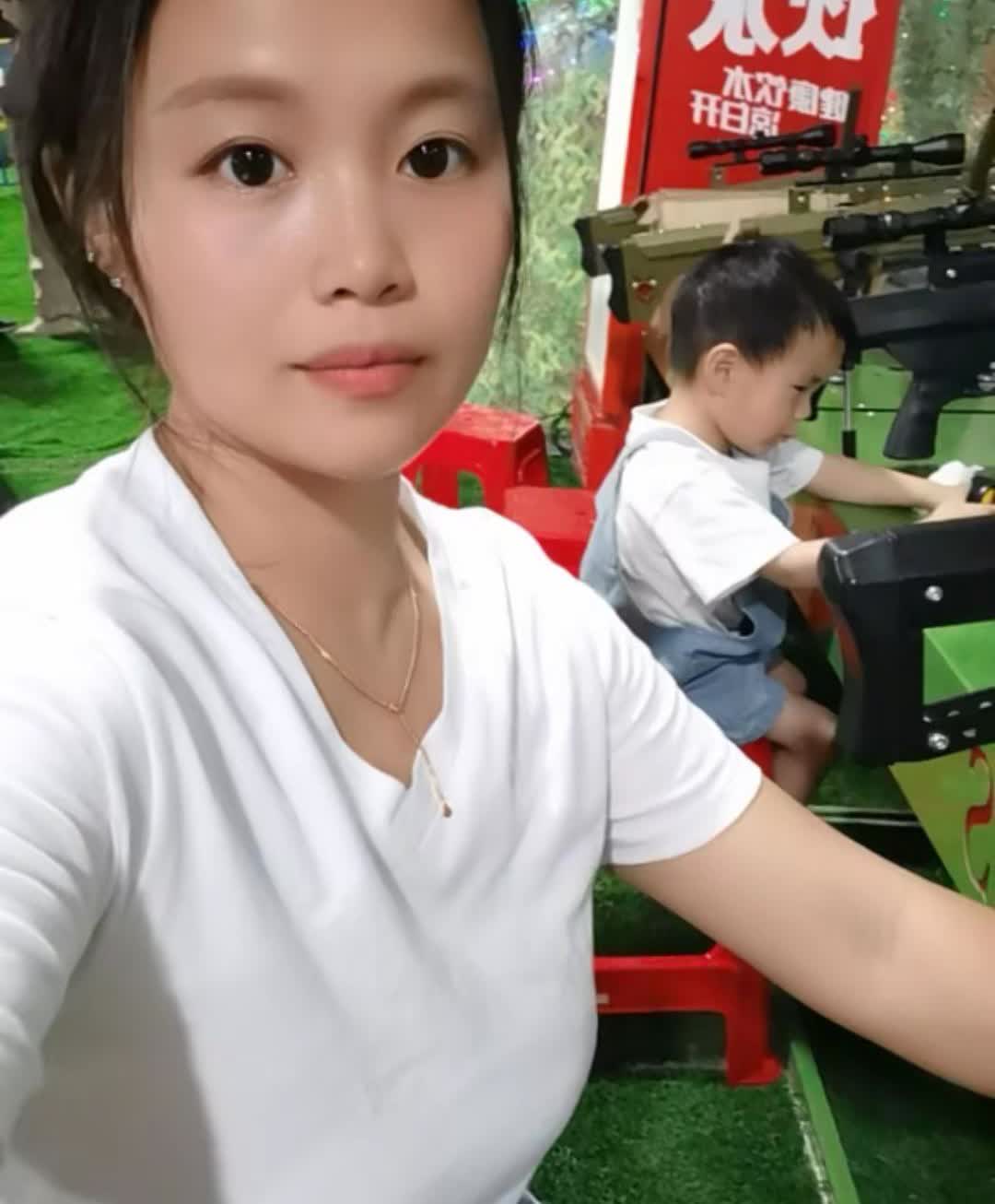 女子离异带儿子，二婚不要彩礼，只要求公婆不嫌弃她带儿子就可以，但是尽管是这样的要