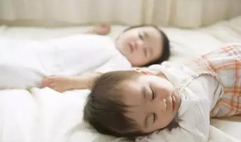 如何让宝宝与偏头扁头说拜拜?