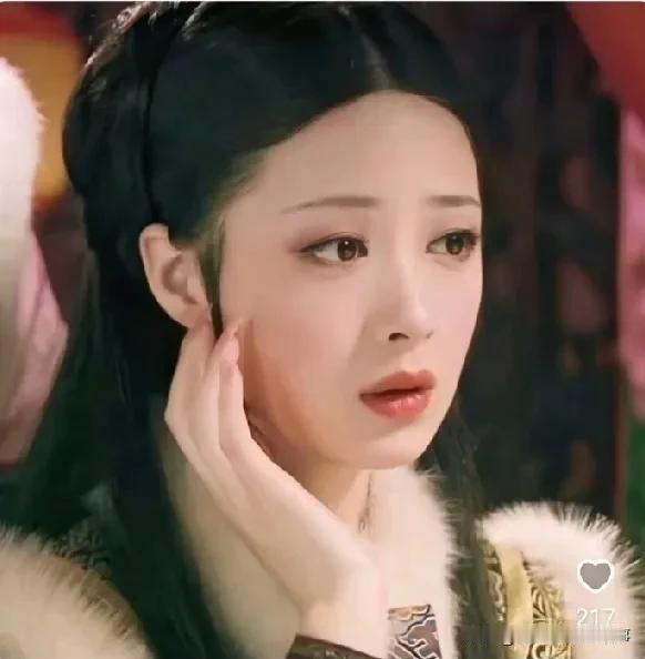 华妃干了那么多坏事，最后自尽时皇上为啥还不舍得亲自下手？甚至有人觉得，甄嬛逼死华