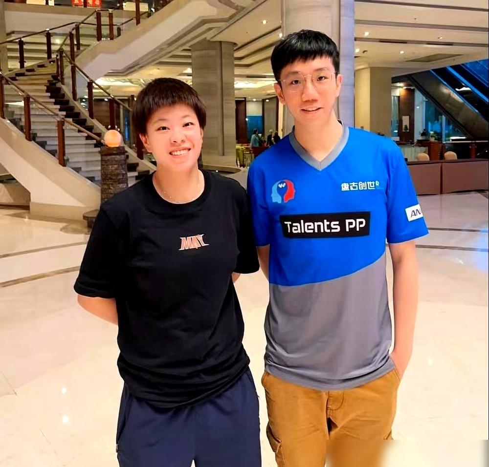 杜凯琹亲哥看上王艺迪！亲妹妹主动当红娘牵线，没想到直接被大迪一句话怼回。俩人早在