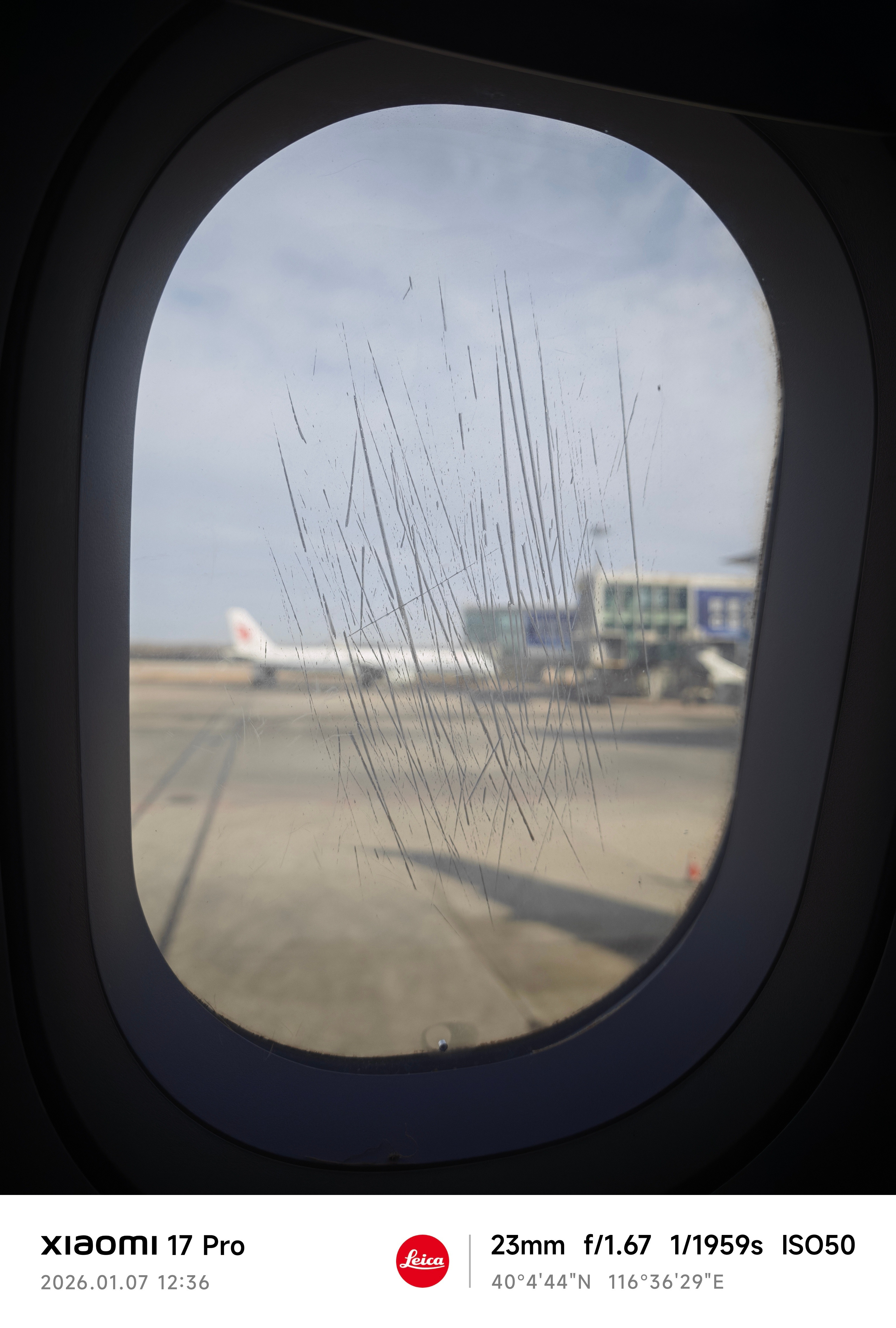 特意选的靠窗位置看到这块玻璃的时候我整个人都麻了北京