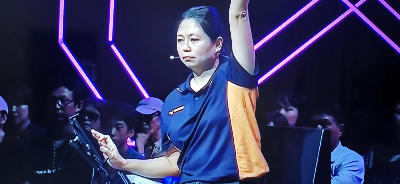 陈熠输的冤不冤？二比零领先，第四局五比四领先，被裁判直接判罚了一分，五比五，然