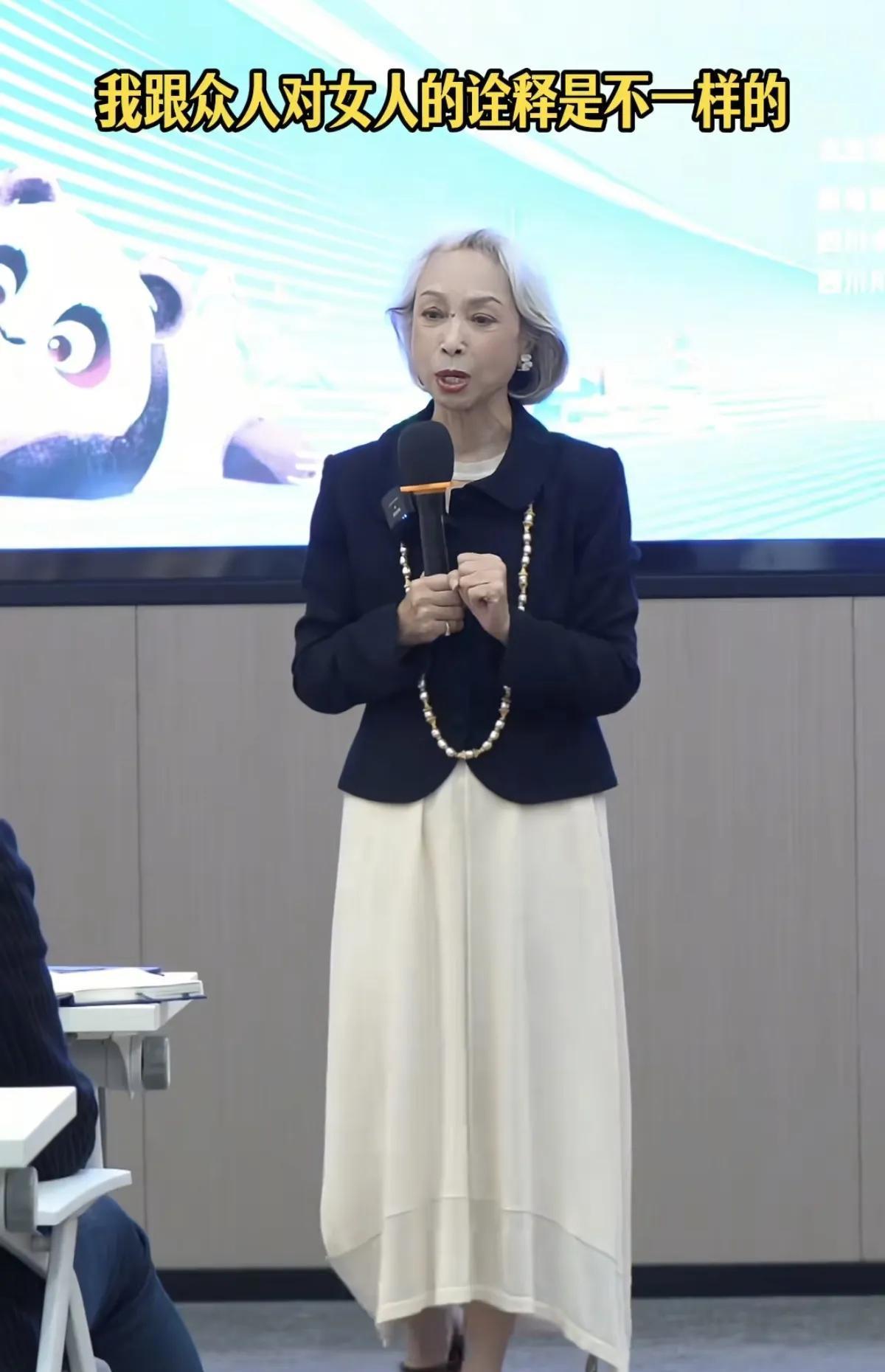 刘永好夫妇为爱女刘畅庆生，旧照唤起奋斗回忆，刘畅稳接企业“帅印”在大众的印象里