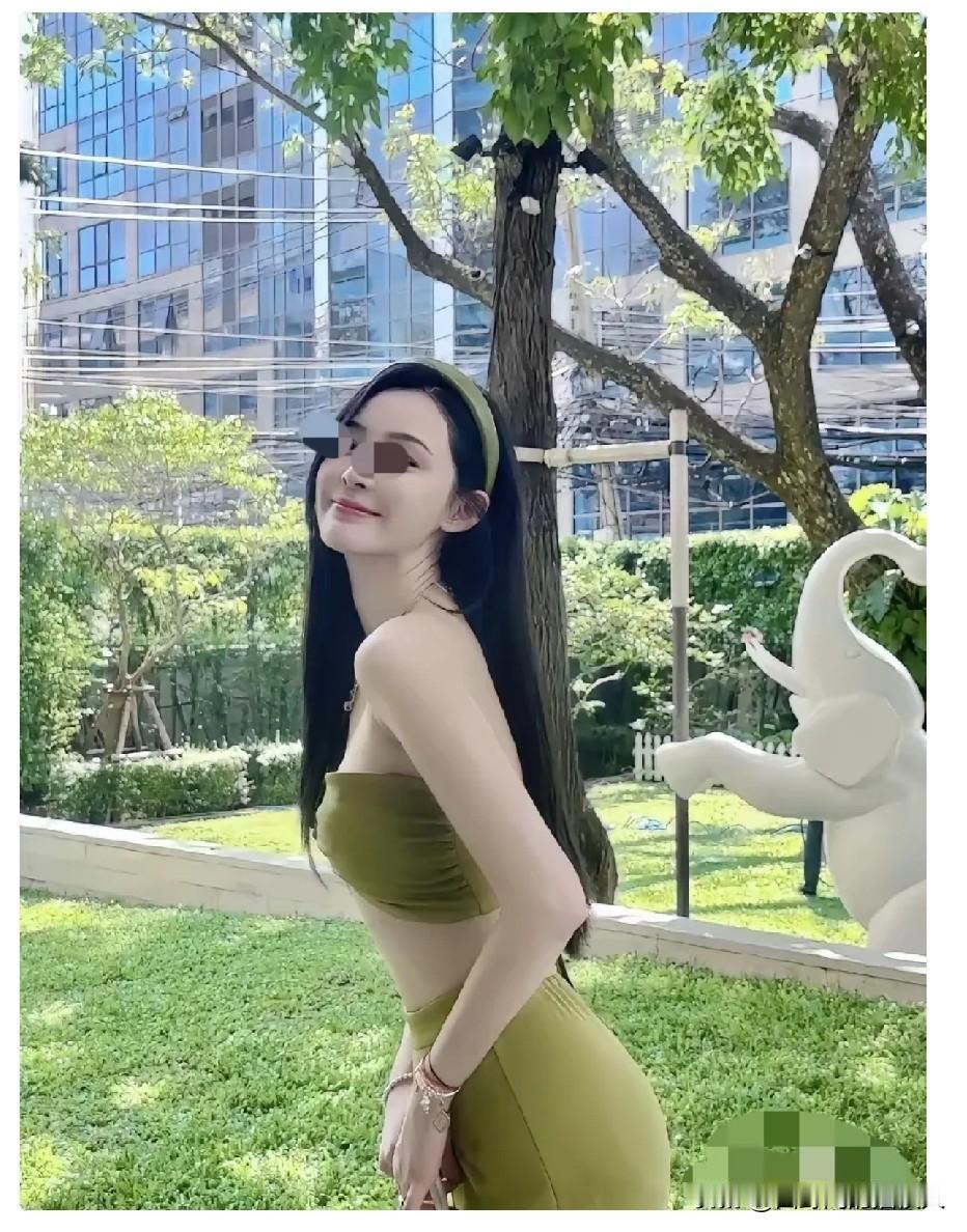 我一个做医美的朋友，看了曹某阳的照片，当场就笑了。她说这女人脸上动过的地方，