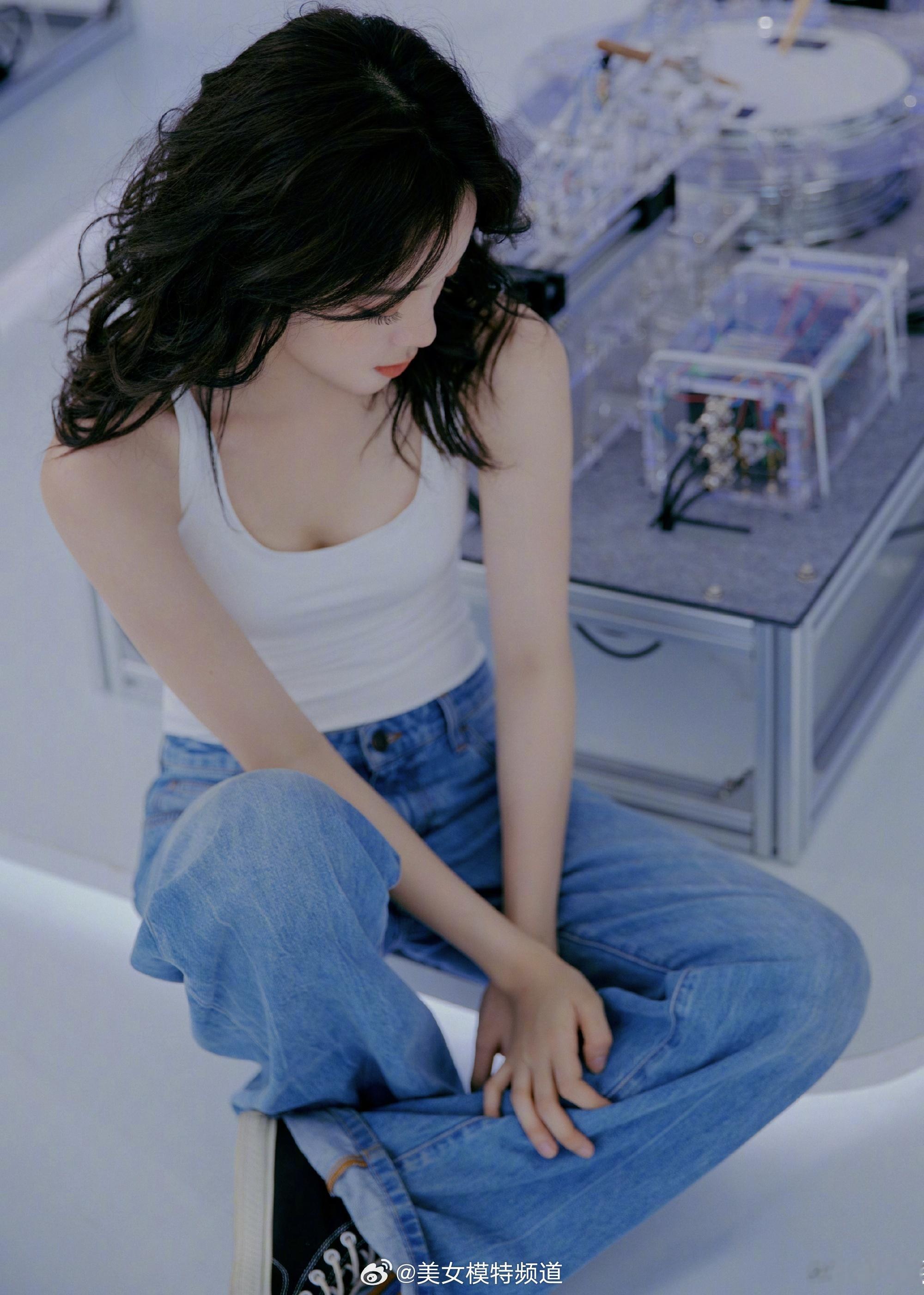 欧阳娜娜清新甜美营业照​​​