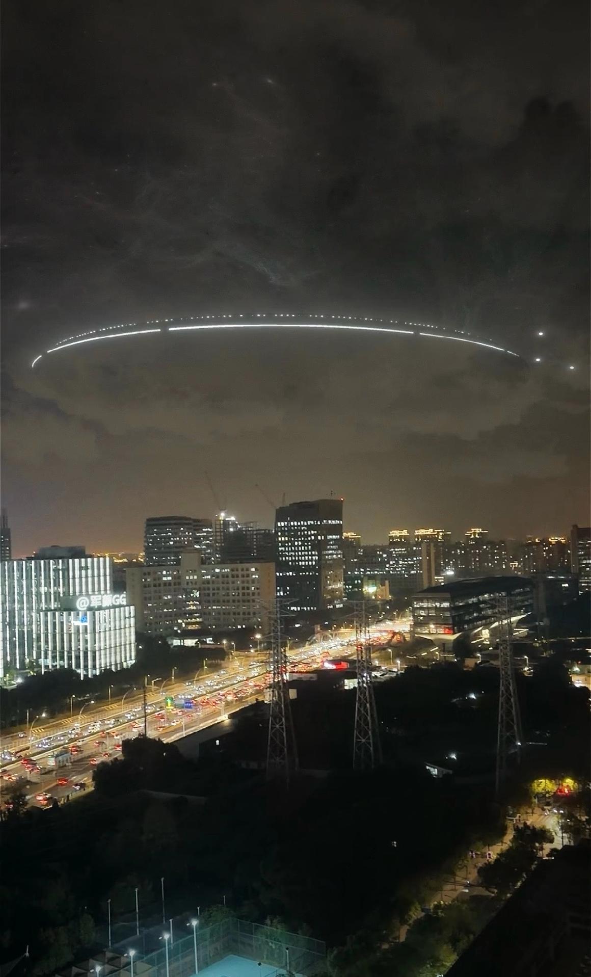 炸裂！美国公开UFO这和当年萧山机场的不是一摸一样？当时有人描述说这个东西很