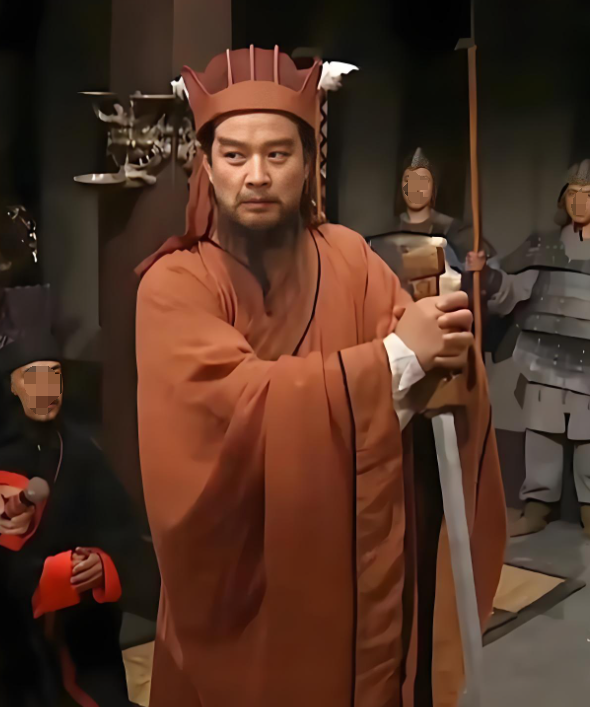 袁绍为什么敢叫板董卓，称“我的剑未尝不利”？袁绍当年敢在董卓面前挥剑呛声，堪称