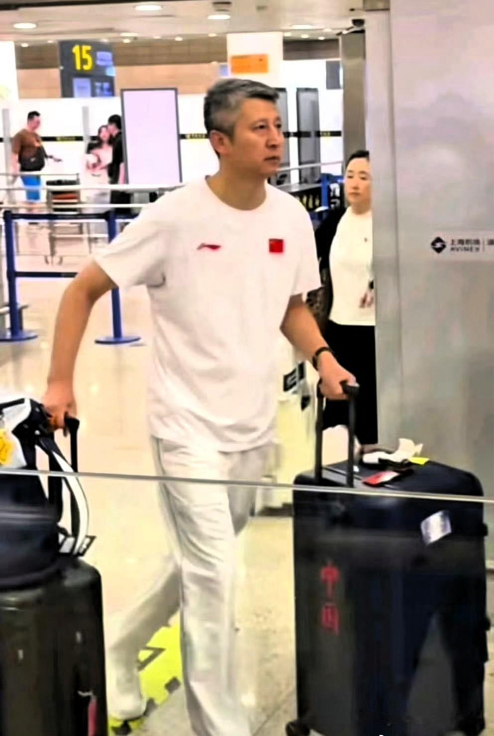 崔永熙、胡明轩、焦泊乔跟随郭士强回国了，休整+备战新赛季，萨姆纳正式重返广东宏远