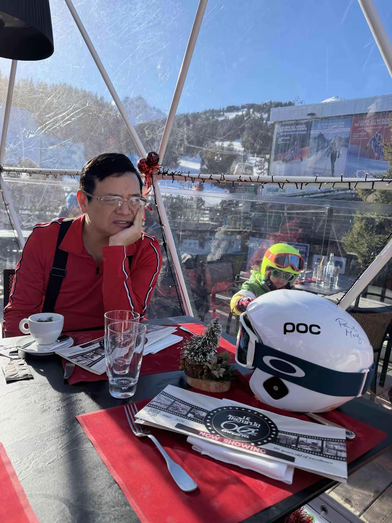 投资当学蛋总！但斌发文，滑（雪）了20公里，吃早饭！但斌平时基本不关心股市涨跌，