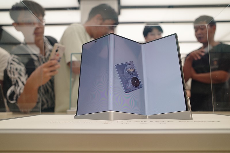 华为三折叠值不值得买？一代用户已经帮你踩完坑了所有人都在问&34;三折叠值不值得买&34;。但这个问