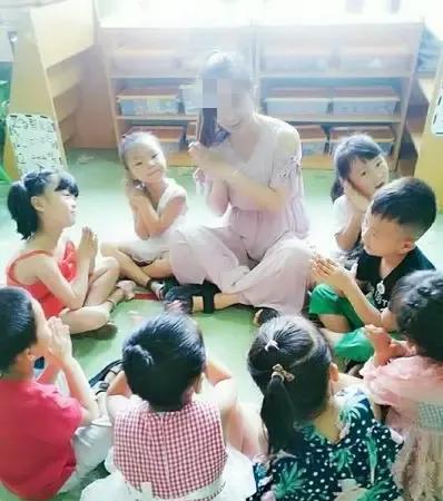 弟媳在一所民办幼儿园当老师，可她这几天却愁眉苦脸的，工资一下砍掉500元，下半年