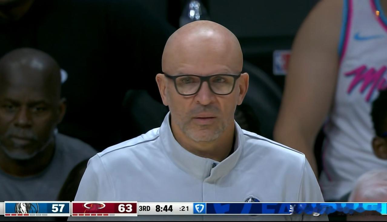 独行侠主帅基德真是太忐忑不安了！在今天独行侠客场挑战热火的比赛中，当时比赛进行到