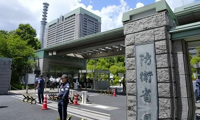 8月16号，大家记住这个时间点，海对面的邻居是真急眼了。他们直接拍出了一张管制清
