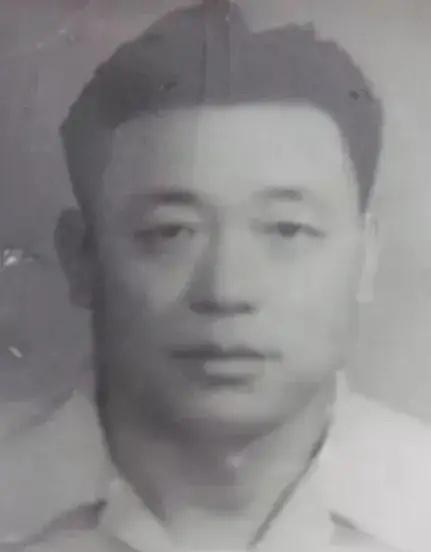 1939年，冀东抗联总司令高志远去开会，萧克对他说：“配枪不错。”高志远刚把