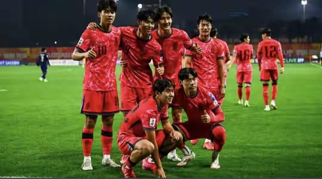 韩国U23队0比0闷平伊朗，韩国队打进一球被吹了越位，本场比赛双方表现一般，比赛