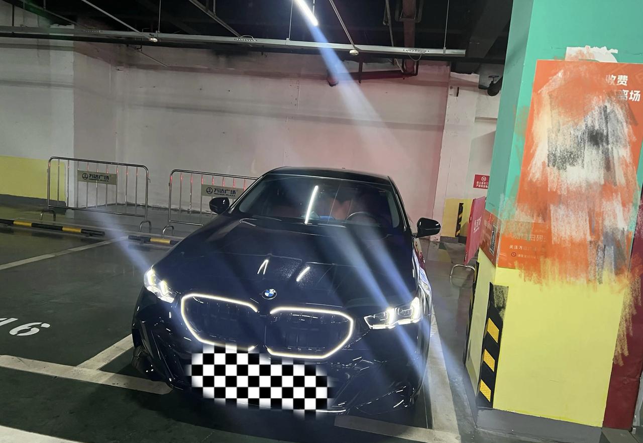 朋友最近买了台宝马530li耀夜后，上了两个月网，发现大家对这款车的评价很低，