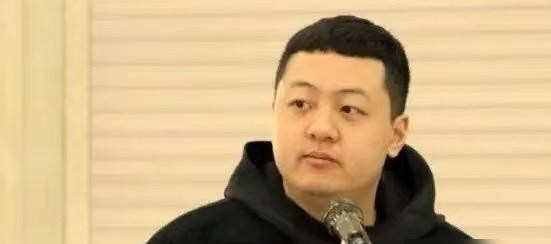 辽宁男篮这回是真的把家底给掀了，打了几十年的阵地慢磨，说不要就不要。以前看辽篮打球，大韩落位、二哥卡