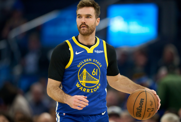 对战雷霆的比赛输就输在斯潘塞本来追分大好局势连续送分，葬送比赛，导致后面追都