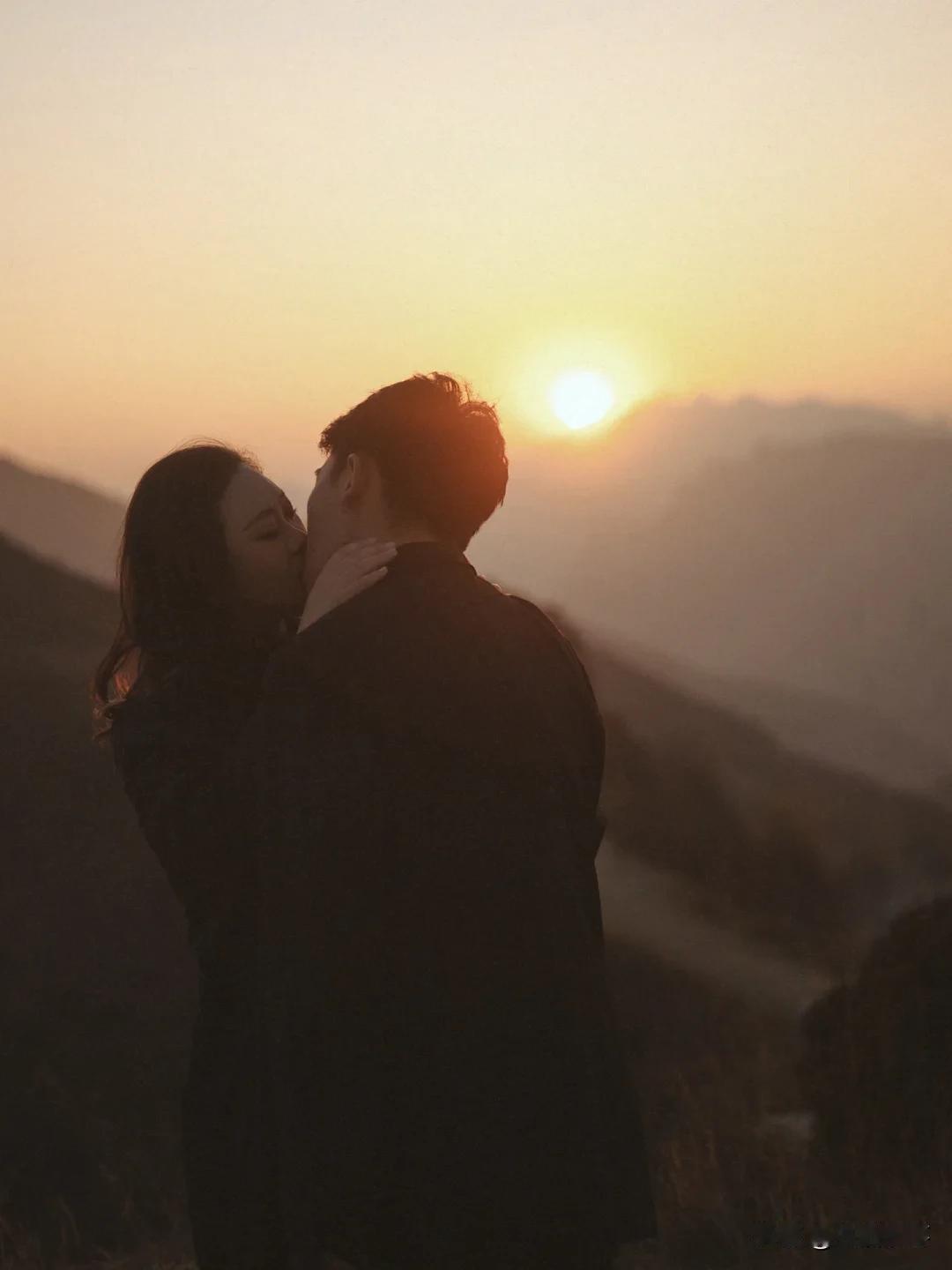 小别，胜新婚？扯蛋……老公，在单位值班一个星期了。他说今晚回来。晚上6