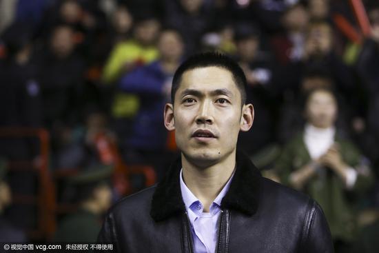 前国手张庆鹏一针见血的指出：“山西防守是‘纸糊的’，防挡拆‘一步不挪’，布朗+胡