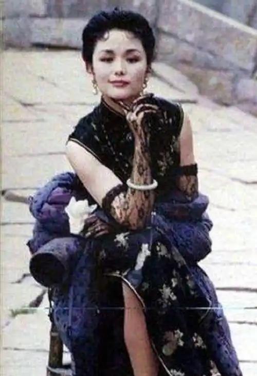 1976年，演员廖学秋去外面拍戏，和老公分别了六个月，她归心似箭，往家赶，想给丈