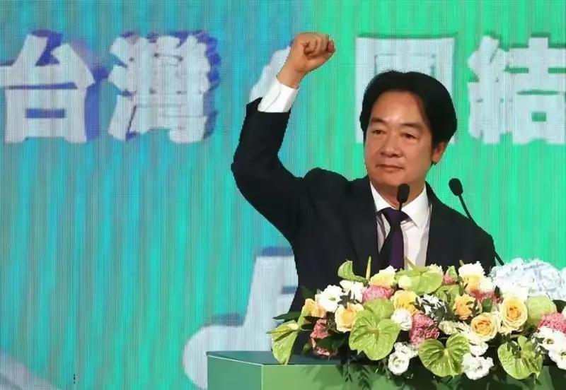赖清德叫停自己的“团结台湾十讲”，可以说是打自己的脸啊！赖清德的算盘是自己