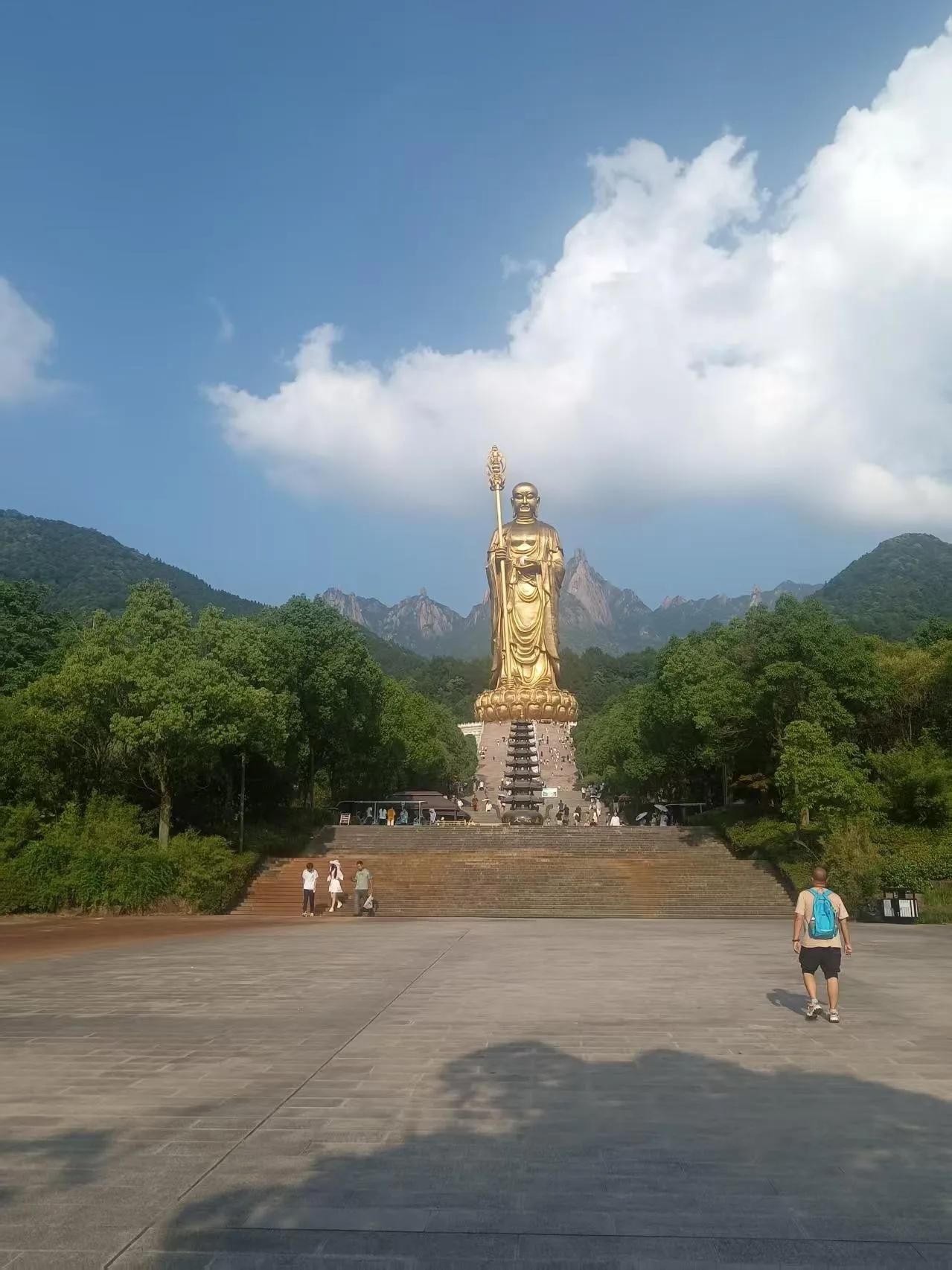 今日运势：乙巳年癸未月丙戌日2025.7.16日鼠：利于求职应聘牛：防