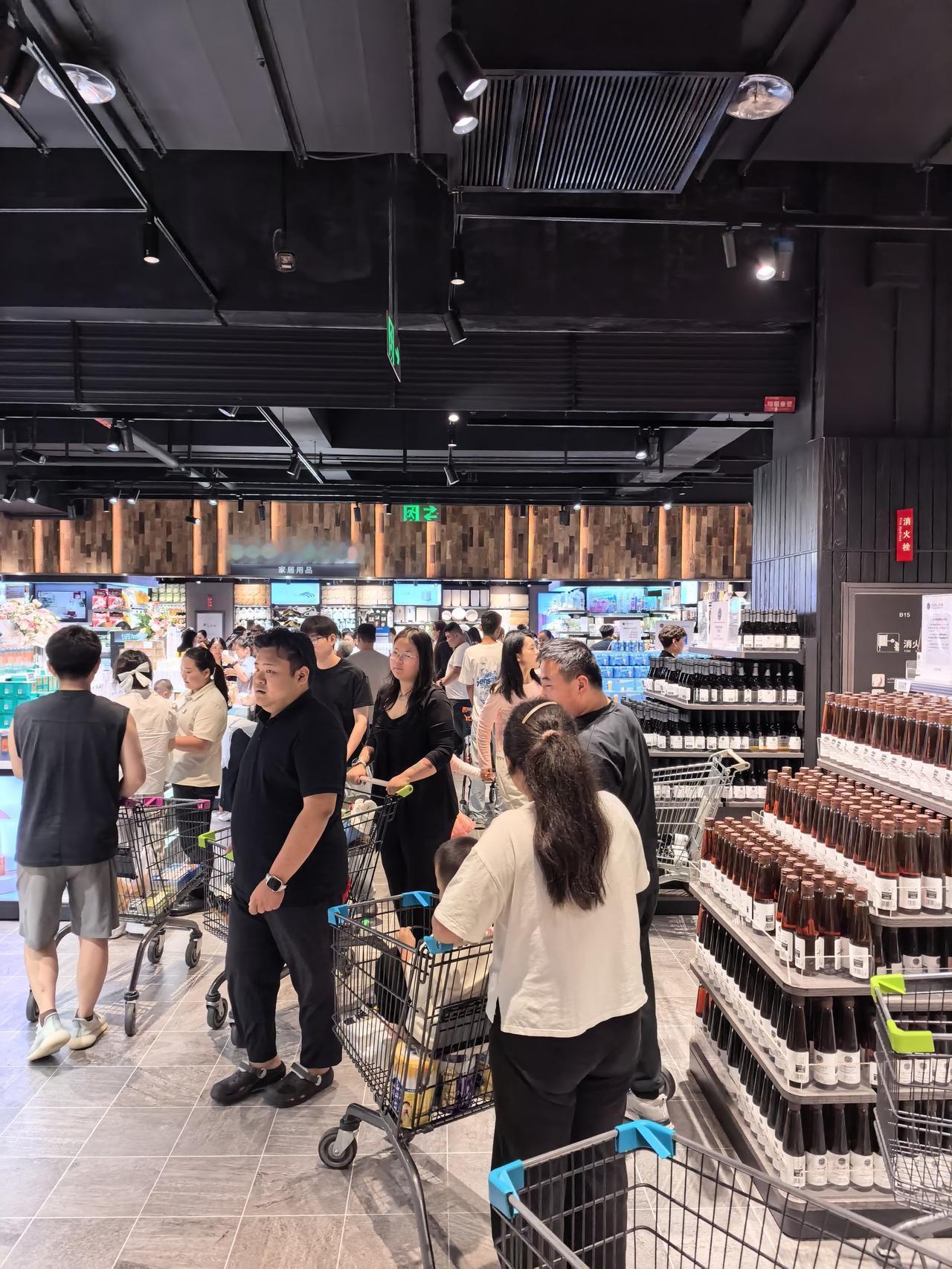 周二去了许昌一趟，心想，顺便逛逛胖东来吧。咨询了豆包，说是胖东来天使城离得比