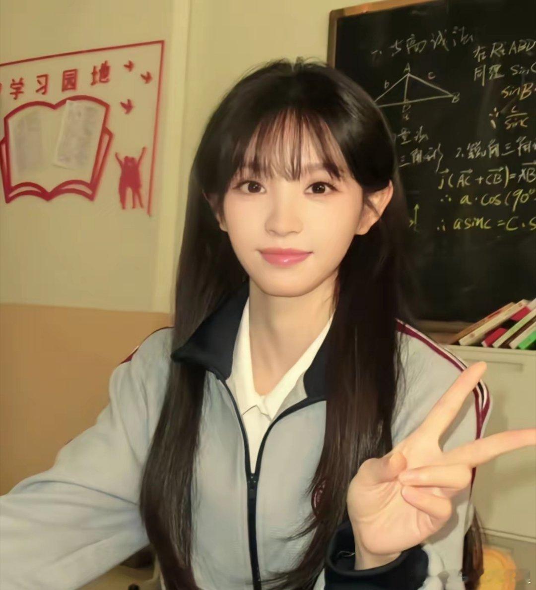 《天才女友》看到第四集，看不下去了，不是因为田曦薇演技不好，而是这部剧有一个缺点