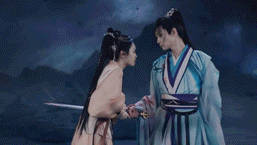 追《淮水竹亭》追到心梗，面具团出圈后，吴宣仪演的王权醉被杨一叹一剑刺死，这剧情也