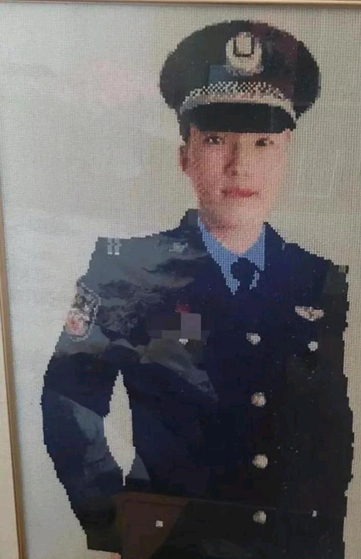 江苏一女子，儿子因公牺牲，她伤心欲绝，每天以泪洗面，2022年一天，她在商场，突