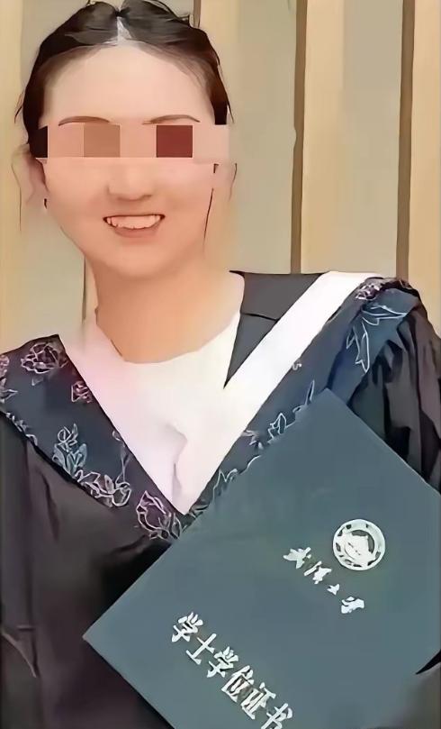 武大诬告学弟事件当事人杨某媛3月12日发帖，兴高采烈地宣称自己考公成功，网友纷纷