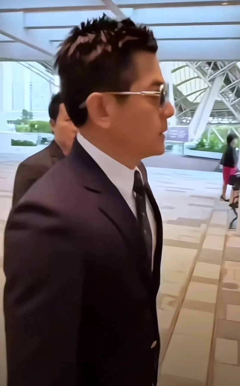 最近郭富城好事连连，尤其这个新发型，大家觉得他又开始引领一波发型控了。想当