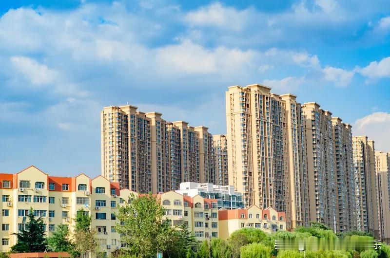 青岛楼市2025年又是降了一年。青岛楼市的小阳春期间房价在下跌，在青岛楼市小阳