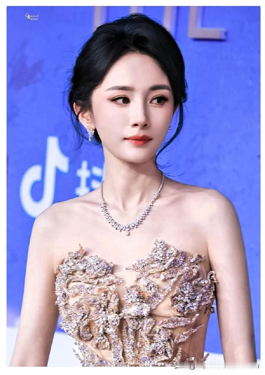 萨日娜最佳女配，我接受！王骁最佳男配，也接受！但我真的实在受不了了，为什么杨