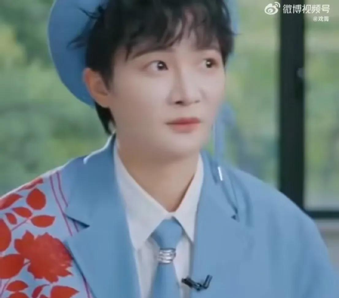 周深：当之无愧的“最佳梗王”，毕业歌会欢乐制造机要我说啊，必须给周深颁发一个“