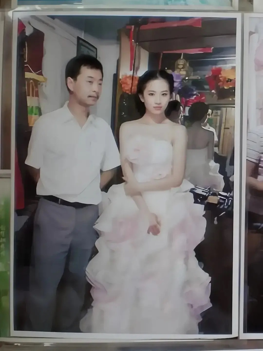 一位明星多年前的照片是真的有点分不清黄圣依和刘亦菲了