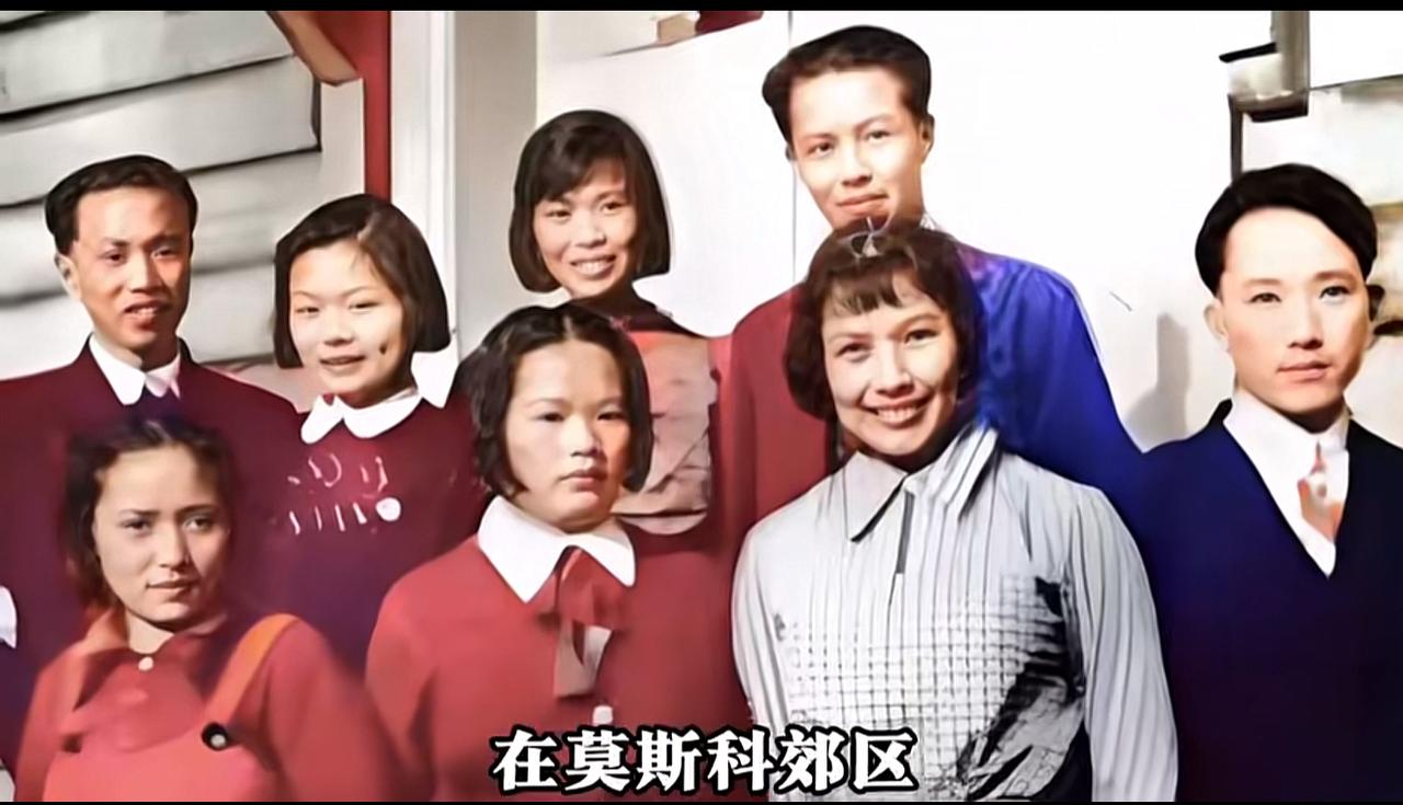 1939年，莫斯科，共产国际党校的合影，照片中有一个名人，你能找到她吗？