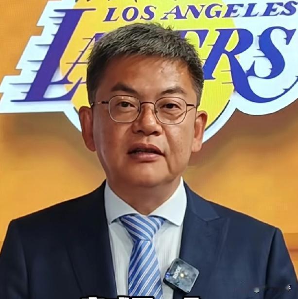 湖人队108-132败给太阳队，苏群赛后直接说了大实话。第一，湖人现在根本没防