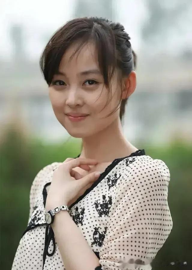 她真的好漂亮！端庄优雅，冰清玉洁，她叫缪婷茹。清纯明丽，端庄优雅，冰清玉洁，出